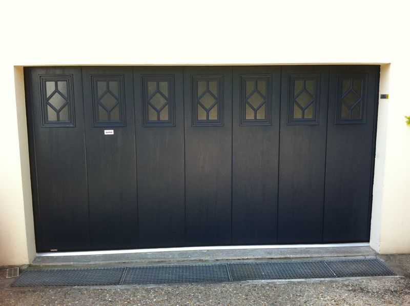 Pose de porte de garage latérale par la SHM à Gainneville